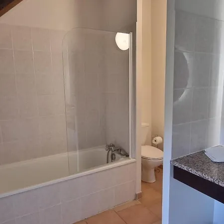 Chateau A 5 5 Salles De Bains 4 Etoiles Gourdon-en-quercy